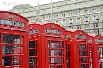 Britânico abre café em cabine telefônica fora de uso